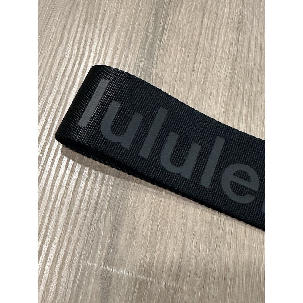 Lululemon ~ Never Lost ~ Keychain ~ One Size BLACK - Picture 2 of 6